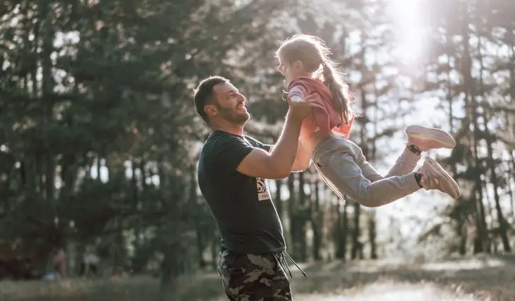 Un homme avec sa fille