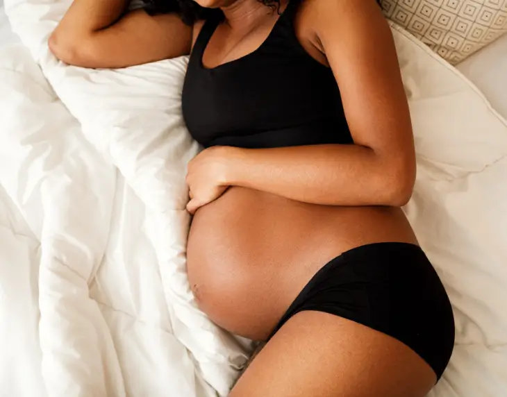 Femme enceinte à la Réunion
